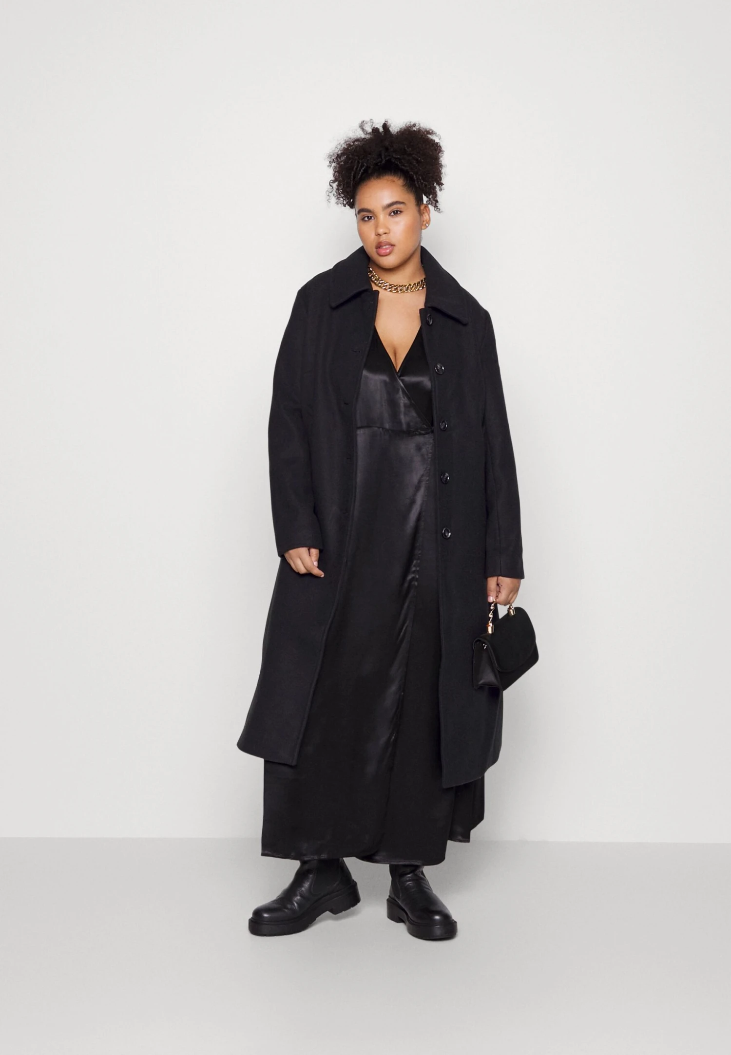 Mantel - Black 2 Mantel - Black - Image 2