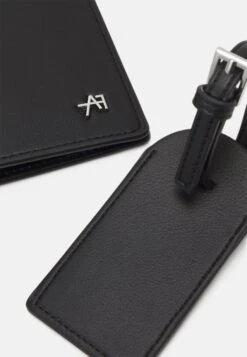 Anna Field Passport Case And Luggage Tag Set - Paspoorthouder - Black 9 Anna Field Passport Case And Luggage Tag Set - Paspoorthouder - Black -Anna Field 3a491ff00f7a495fa8abceec7b9b8f16
