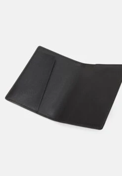 Anna Field Passport Case And Luggage Tag Set - Paspoorthouder - Black 7 Anna Field Passport Case And Luggage Tag Set - Paspoorthouder - Black -Anna Field 6cebaff05c534c59aba96c1fb1c7ab54