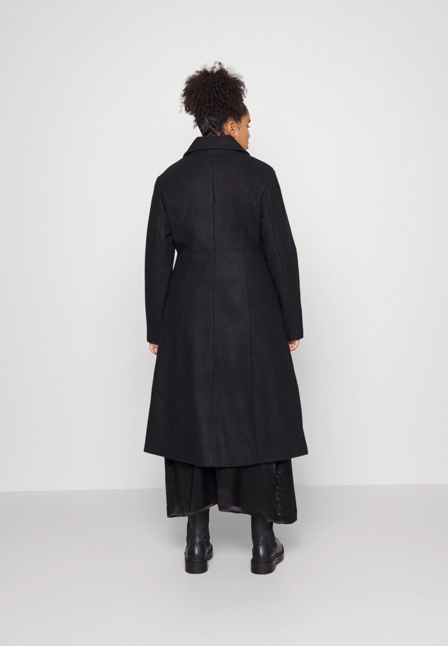 Mantel - Black 6 Mantel - Black - Image 6