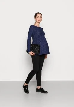 Anna Field -Anna Field de4c37b3ac2e462890df75600d40a7c8